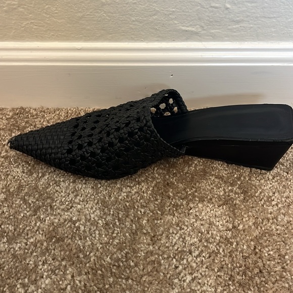 Sandals - Picture 2 of 6